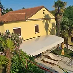 Villa Ella